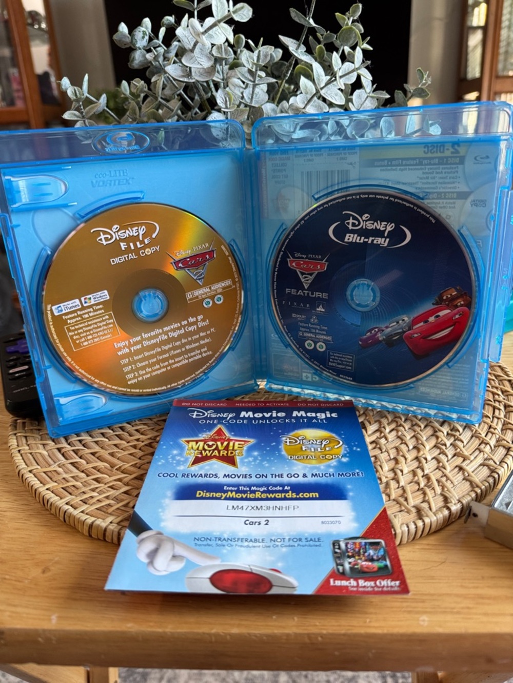 Cars 2 Blu-ray-& Digital Copy DISNEY PIXAR - Picture 3 of 4